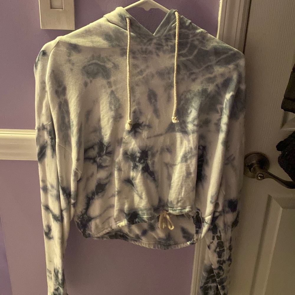 Forever 21 marble slightly cropped hoodie